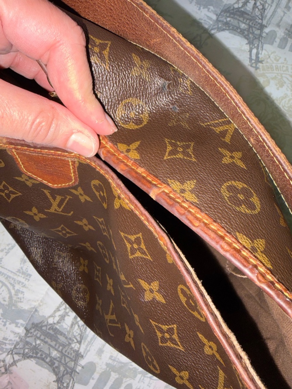 Louis Vuitton Brown Monogram Shoulder Bag with Gold Hardware - Picture 4 of 6